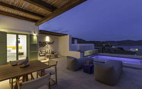 Romantic Getaway: Interior Design, Flooring, Fussboden, Zuhause, Decke, Wohnung, Möbel, Resort, Stuhl, Schatten
