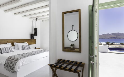 Romantic Getaway: Möbel, Interior Design, Flooring, Fussboden, Decke, Wohnung, Zuhause, Schlafzimmer, Zimmer, Bett