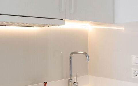 Rose Studio 2: Countertop, Küche, Spüle, Interior Design, Sinken, Armatur, Cabinetry, Zapfhahn, Installation, Flooring