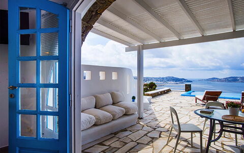 Rose Studio 3: Blau, Möbel, Stuhl, Meer, Gartenmöbel, Resort, Küste, Schatten, Küche & Esszimmer Tisch, Villa