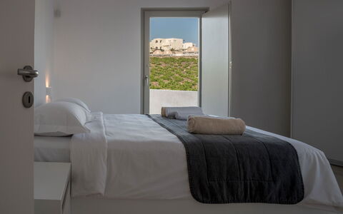 Thera King: Schlafzimmer, Bett, Möbel, Zuhause, Bedding, Bettdecke, Bettrahmen, Kissen, Dekokissen, Linens