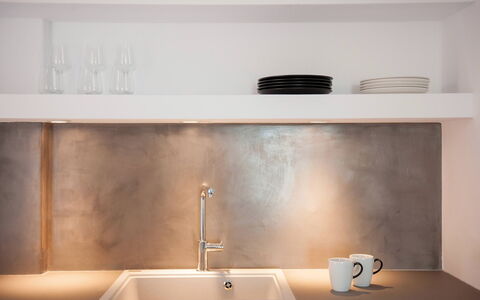 Thera Prince: Countertop, Decke, Armatur, Zapfhahn, Holzbeize, Light Fixture, Installation, Küche, Gips