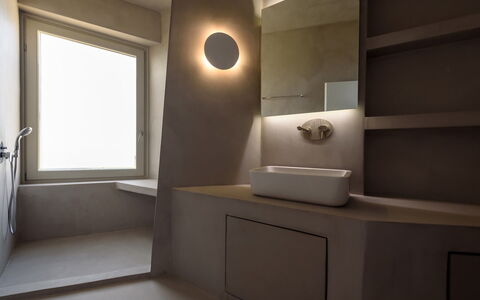Thera Princess: Wand, Flooring, Interior Design, Armatur, Light Fixture, Decke, Fussboden, Beleuchtung, Badezimmer, Installation