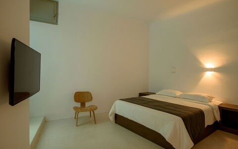 Thera Queen: Interior Design, Wand, Flooring, Decke, Fussboden, Holz, Bett, Schlafzimmer, Möbel, Zimmer
