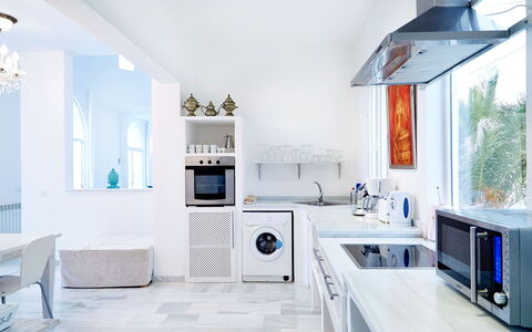 Villa Aldebaran: Interior Design, Flooring, Fussboden, Major Appliance, Möbel, Haushaltsgerät, Decke, Küche, Küchengerät, Zimmer