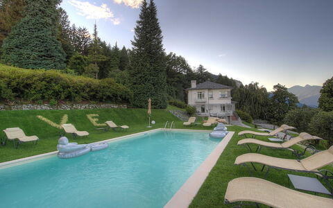 Villa Alina: Schwimmbad, Garten, Rasen, Estate, Freizeit, Landscaping, Eco Hotel, Bauernhaus, Garten, Resort