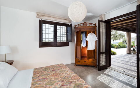Villa Almond: Möbel, Interior Design, Fussboden, Flooring, Decke, Beleuchtung, Zuhause, Zimmer, Bett, Schlafzimmer
