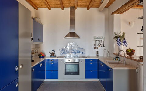 Villa Amaca: Küche, Interior Design, Flooring, Countertop, Decke, Küchengerät, Beleuchtung, Möbel, Zuhause, Major Appliance