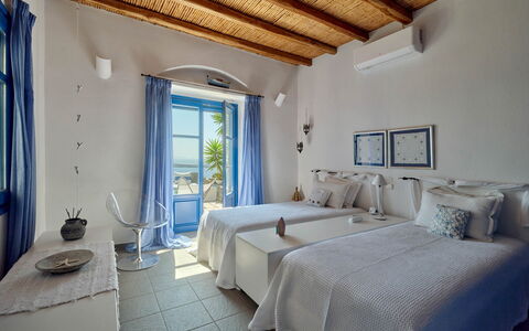 Villa Amaca: Blau, Möbel, Resort, Gartenmöbel, Stuhl, Schwimmbad, Wohnung, Eco Hotel, Sonnenliege, Hotel