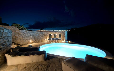 Villa Amon: Schwimmbad, Blau, Resort, Verbundwerkstoff, Thermae, Gartenmöbel, Eco Hotel, Hotel, Jacuzzi