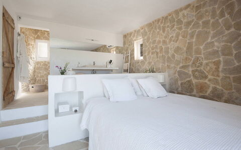 Villa Arenas: Wand, Möbel, Interior Design, Schlafzimmer, Flooring, Decke, Fussboden, Bett, Zimmer, Wohnung