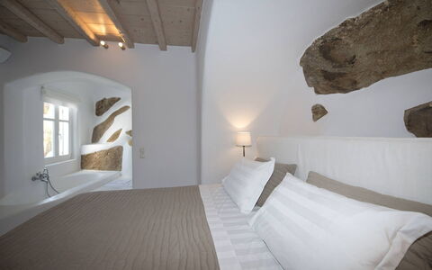 Villa Azur: Wand, Schlafzimmer, Decke, Bedding, Bett, Bettdecke, Kissen, Hotel, Linens, Suite