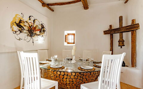 Finca Tonia: Möbel, Interior Design, Holz, Tabelle, Flooring, Beleuchtung, Stuhl, Zimmer, Esszimmer, Fussboden