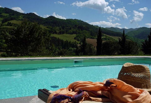 Villa Beatrice: Bergforms, Berg, Hügel, Freizeit, Sommer, Schwimmbad, Gebirge, Erholung, Urlaub, Gartenmöbel