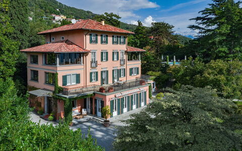 Villa Camilla: Gebäude, Wohngebiet, Fassade, Wohnung, Zuhause, Haus, Menschliche Siedlung, Mischnutzung, Balkon, Eigentumswohnung