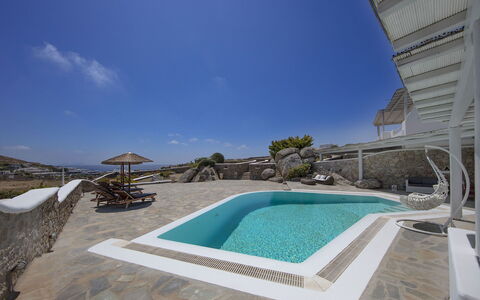 Villa Cassandra: Schwimmbad, Schatten, Resort, Estate, Villa, Gartenmöbel, Eco Hotel, Hotel, Ferienort