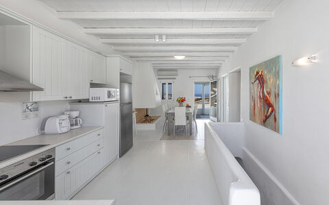 Villa Cassandra: Flooring, Interior Design, Decke, Fussboden, Wohnung, Möbel, Küche, Zuhause, Countertop, Zimmer