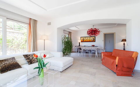 Villa Castore: Möbel, Interior Design, Couch, Flooring, Fussboden, Wohnzimmer, Decke, Tabelle, Wohnung, Zuhause