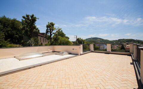 Villa Castore: Flooring, Fussboden, Verbundwerkstoff, Fliese, Schatten, Beton, Design, Hof, Balkon