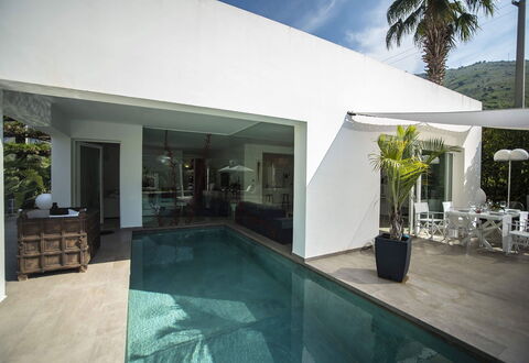 Villa Corallo: Zuhause, Die Architektur, Fussboden, Schatten, Schwimmbad, Stuhl, Resort, Eco Hotel, Zimmerpflanze