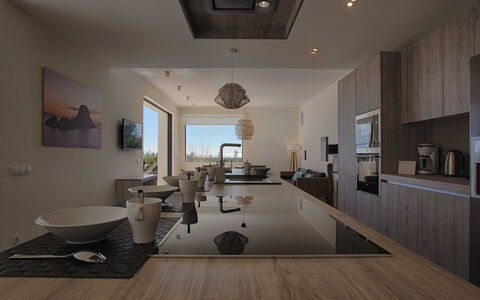 Villa Crozet: Interior Design, Flooring, Fussboden, Decke, Möbel, Zuhause, Countertop, Wohnung, Zimmer, Küche