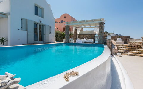 Villa Crystal: Blau, Schwimmbad, Freizeit, Gartenmöbel, Urlaub, Resort, Villa, Stuhl, Regenschirm, Ferienort