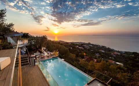 Villa Davide: Wasser, Schwimmbad, Resort, Freizeit, Dämmerung, Eco Hotel, Abend, Ferienort, Hotel, Urlaub