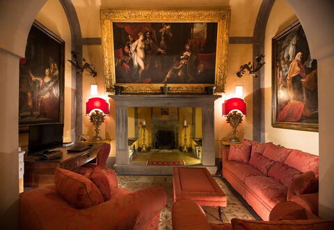 Palazzo Santa Croce: Möbel, Interior Design, Flooring, Decke, Beleuchtung, Fussboden, Bilderrahmen, Light Fixture, Zimmer, Wohnzimmer