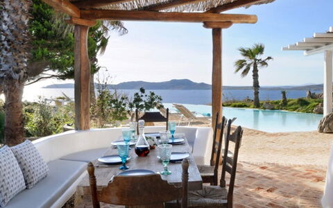 Villa Delos: Möbel, Resort, Stuhl, Gartenmöbel, Eco Hotel, Schwimmbad, Schatten, Villa, Strandresort, Balkon
