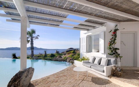 Villa Delos: Zuhause, Resort, Schwimmbad, Villa, Eco Hotel, Schatten, Estate, Stuhl, Decke, Gartenmöbel