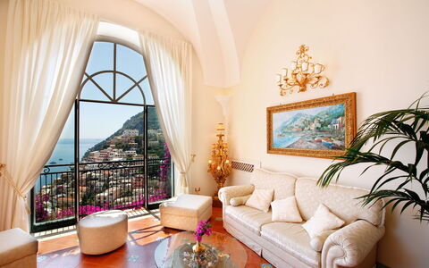 Villa Elyseum: Möbel, Interior Design, Couch, Wohnzimmer, Zimmer, Stuhl, Zimmerpflanze, Blumentopf, Resort