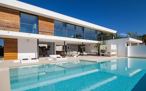 Villa Emily: Schwimmbad, Resort, Eco Hotel, Gartenmöbel, Villa, Estate, Schatten, Hotel, Stuhl, Villa