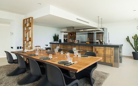 Villa Emily: Möbel, Interior Design, Flooring, Tabelle, Holz, Stuhl, Decke, Küche & Esszimmer Tisch, Fussboden, Küche