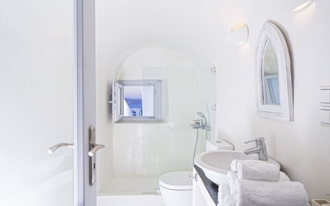 Villa Eros: Armatur, Badezimmer, Installation, Badewanne, Toilette, Hotel, Sinken, Zapfhahn