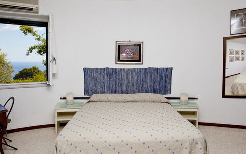 Villa Ettore: Schlafzimmer, Bedding, Bettdecke, Bett, Wohnung, Bettrahmen, Zuhause, Hotel, Linens, Kissen