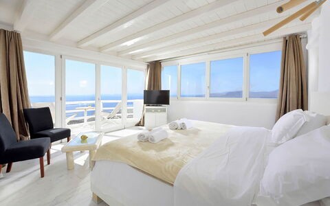 Villa Fabulous: Möbel, Wohnung, Resort, Schlafzimmer, Bett, Hotel, Bedding, Bettdecke, Bettrahmen, Villa