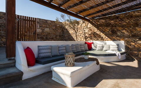 Villa Filìa: Möbel, Gartenmöbel, Schatten, Couch, Stuhl, Design, Terrasse, Dekokissen, Wohnzimmer