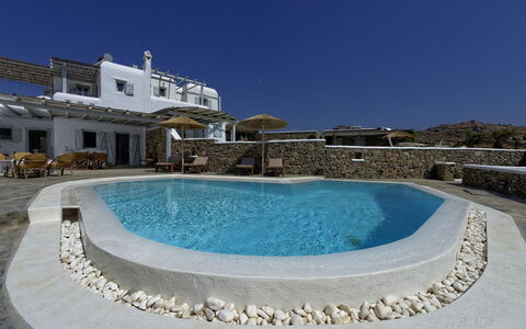 Villa Fos: Schwimmbad, Gartenmöbel, Resort, Schatten, Villa, Ferienort, Hotel