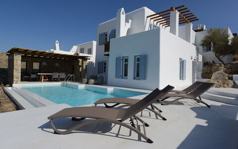 Villa Gazelia: Schwimmbad, Resort, Gartenmöbel, Design, Villa, Sonnenliege, Hotel, Balkon, Penthouse, Eco Hotel
