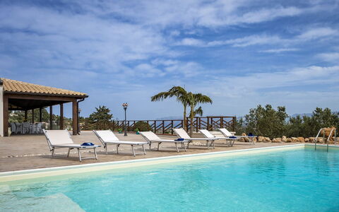 Villa Gea: Blau, Schwimmbad, Resort, Gartenmöbel, Eco Hotel, Schatten, Stuhl, Strandresort, Hotel, Ferienort