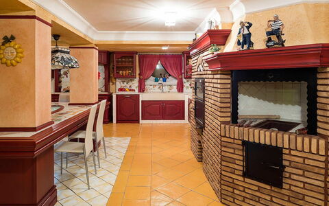 Villa Gemma: Interior Design, Flooring, Möbel, Fussboden, Decke, Beleuchtung, Zimmer, Stuhl, Light Fixture, Küche