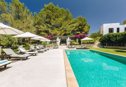 Villa Gold: Schwimmbad, Resort, Garten, Estate, Eco Hotel, Landscaping, Villa, Hazienda, Schatten, Villa