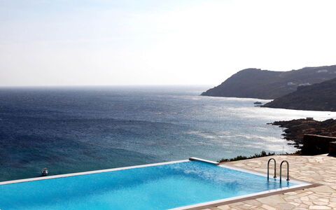 Villa Helios: Blau, Wasser, Gewässer, Schwimmbad, Meer, Küsten Und Ozeanische Forms, Küste, Ozean, Tropen, Ufer