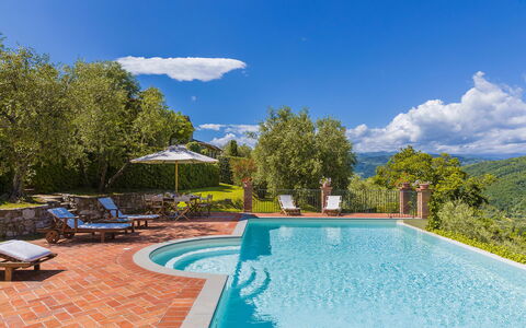 Villa Il Castagno: Blau, Schwimmbad, Eco Hotel, Hazienda, Bauernhaus, Villa, Landscaping, Resort
