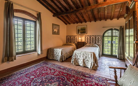 Villa Il Castagno: Wand, Möbel, Interior Design, Flooring, Bett, Schlafzimmer, Fussboden, Zuhause, Zimmer, Decke