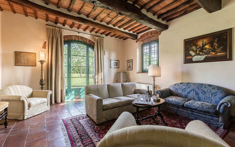 Villa Il Castagno: Wand, Möbel, Zuhause, Stuhl, Wohnzimmer, Villa, Estate, Couch, Backstein