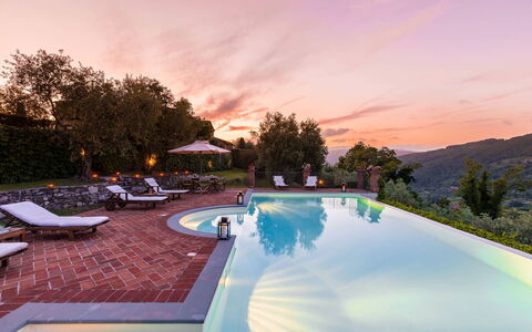 Villa Il Castagno: Schwimmbad, Landschaft, Resort, Dämmerung, Eco Hotel, Estate, Hazienda, Abend, Villa, Bauernhaus