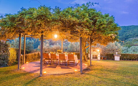 Villa Il Castagno: Natur, Garten, Schatten, Sonnenlicht, Landscaping, Landschaft Beleuchtung, Eco Hotel, Garten, Hinterhof, Hazienda