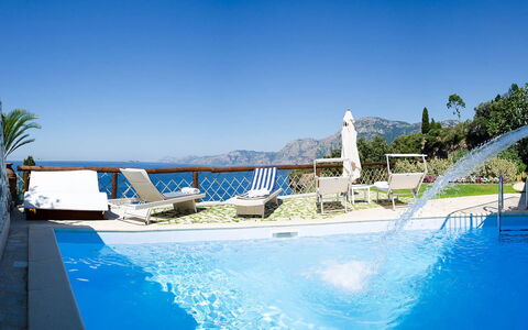 Villa Il Sogno di Praiano: Blau, Schwimmbad, Resort, Möbel, Gartenmöbel, Freizeit, Regenschirm, Eco Hotel, Hotel, Schatten