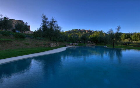 Villa Incanto: Blau, Wasser, Natur, Landschaft, Schwimmbad, Reflexion, Reservoir, Teich, Landscaping, Water Feature